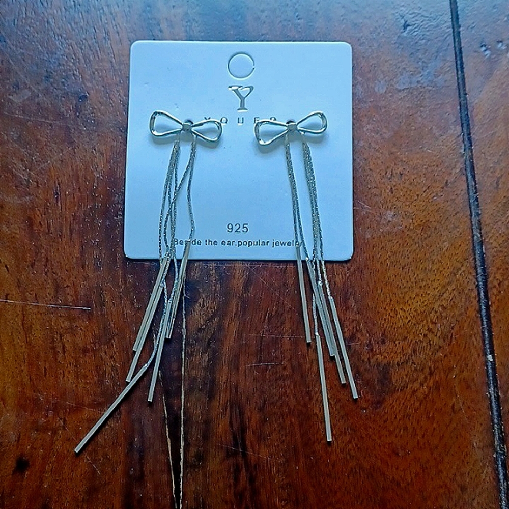 NWT long silver bow earrings